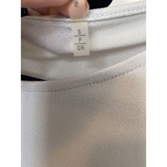 Tahari Cold Shoulder Lightweight Gray Top Womens Small Short  Sleeve - Picture 3 of 8